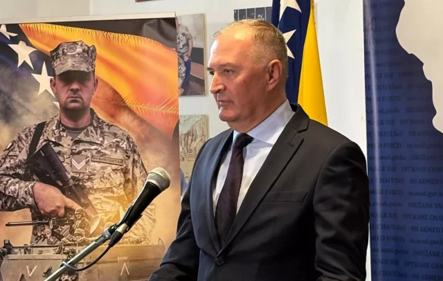 6603201d9f5d1 BiH pod opsadom političkih blokada: Helez otvoreno upozorio visokog predstavnika zbog...