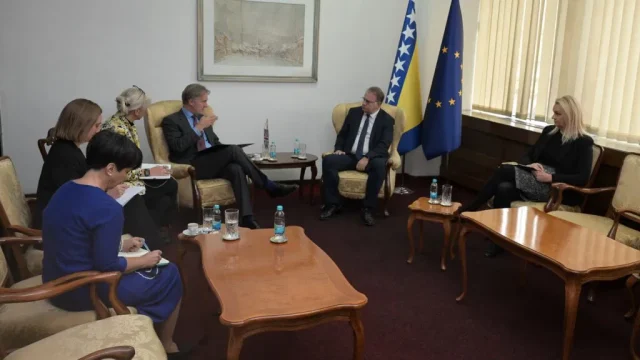 s-jednog-od-susreta-Reillya-i-Niksica-1024x576