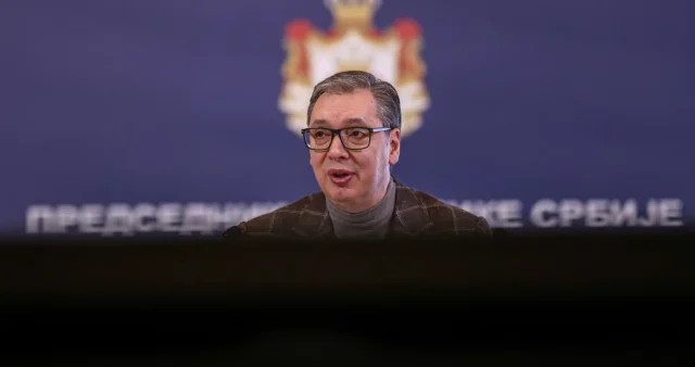 Vučić sa američkim kongresmenom Ericom Swalwelom o jačanju saradnje SAD-a i Srbije