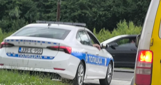 Saobraćajni udes u naselju Česma: Motociklista povrijeđen u sudaru s automobilom