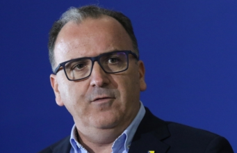 DŽENAN ĐONLAGIĆ ODGOVORIO SCHMIDTU: “Nažalost, nećete da kažete zbog koga…” DŽENAN ĐONLAGIĆ ODGOVORIO SCHMIDTU: “Nažalost, nećete da kažete zbog koga…”