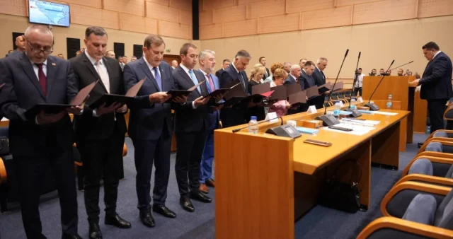 Šta čeka RS nakon neustavne vlasti: Plate i penzije pod velikim pritiskom