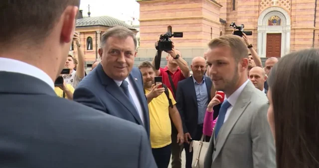 “Njime se diriguje kao igračkom na daljinski upravljač”: optužbe na račun Draška Stanivukovića