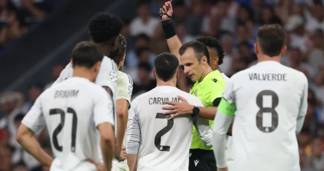 Carragher šokiran: “Jedan od najgorih penala koje sam vidio” — Peljto pod vatrom kritika