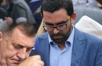 HLADAN TUŠ ZA VOŽDA IZ LAKTAŠA: Dokumenti otkrivaju pravu istinu, evo ko je donio odluku o iseljavanju Srba iz Sarajeva… HLADAN TUŠ ZA VOŽDA IZ LAKTAŠA: Dokumenti otkrivaju pravu istinu, evo ko je donio odluku o iseljavanju Srba iz Sarajeva…