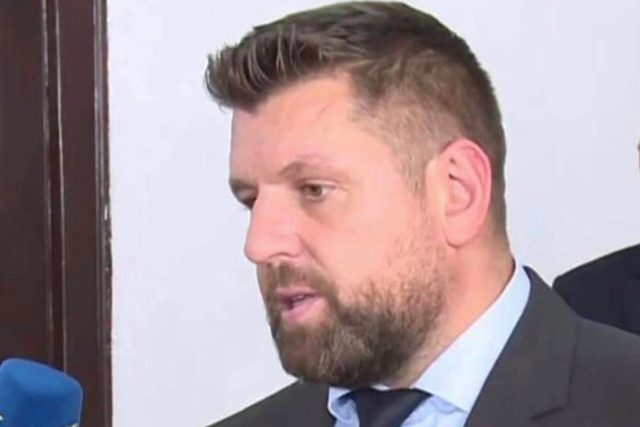 ĆAMIL ISPUNIO OBEĆANJE: Na prijavi se samo čekao potpis