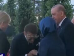 Macron pokušao poljubiti ruku Emini Erdoğan (VIDEO)